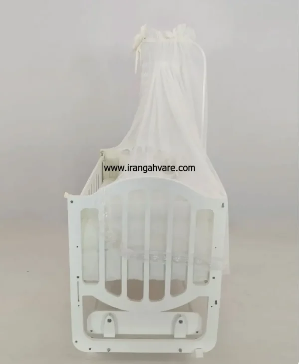 تخت و گهواره کنار مادر ام دی اف