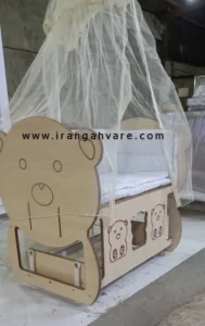 تخت کنار مادر عروسکی
