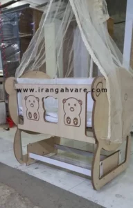 تخت کنار مادر عروسکی