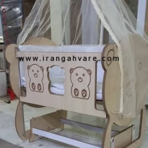 تخت کنار مادر عروسکی