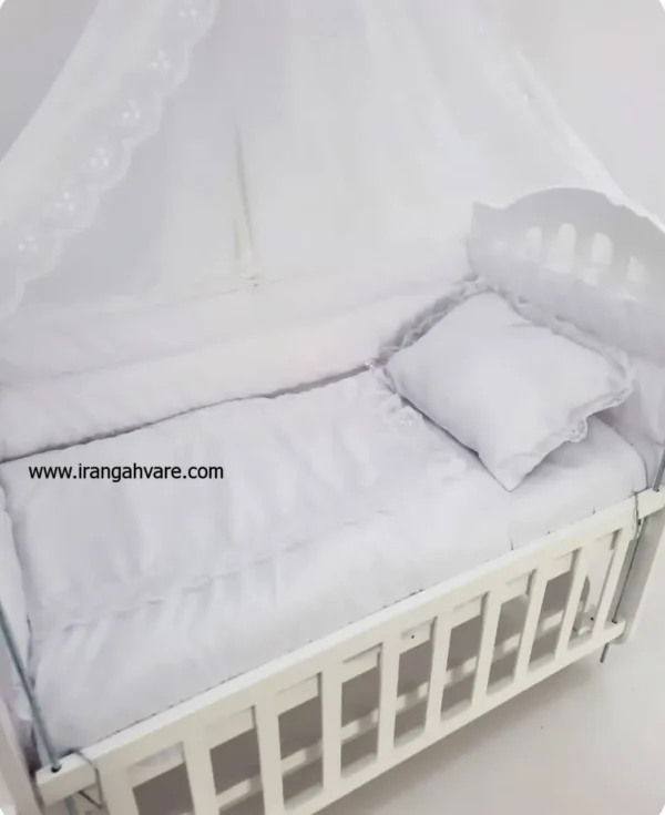 تخت و گهواره کنار مادر ام دی اف