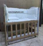 تخت و گهواره کنار مادر ام دی اف