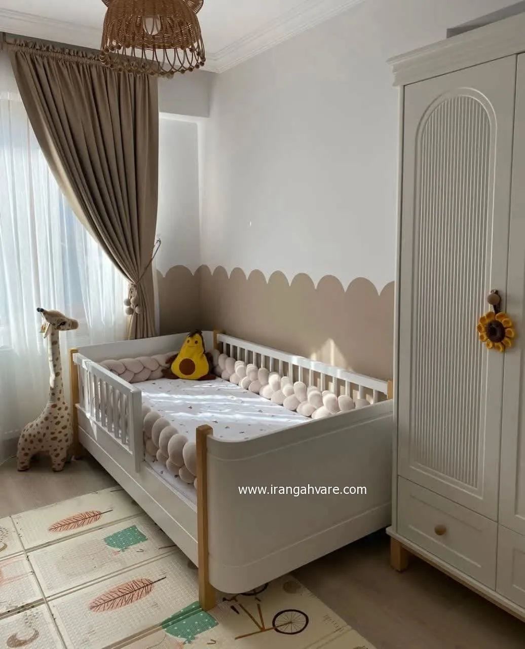 تخت نوجوان خم دار مدل دنیز