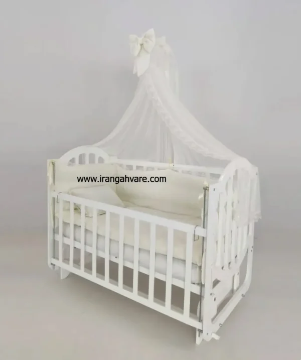 تخت و گهواره کنار مادر ام دی اف