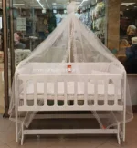 تخت و گهواره کنار مادر ام دی اف