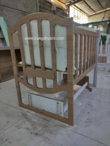تخت و گهواره کنار مادر ام دی اف