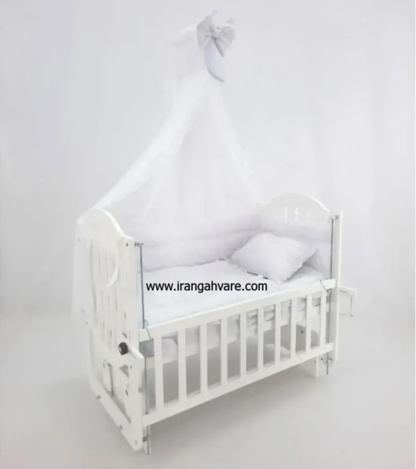 تخت و گهواره کنار مادر ام دی اف