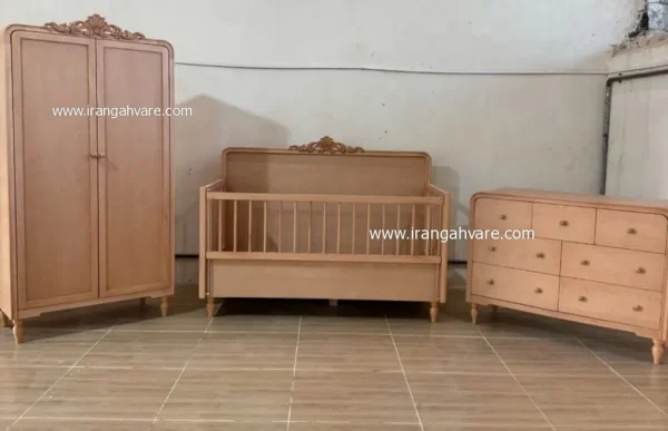 تخت چوبی کنار مادر کلاسیک