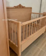 تخت چوبی کنار مادر کلاسیک