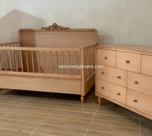 تخت چوبی کنار مادر کلاسیک