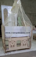 تخت کنار مادر عروسکی