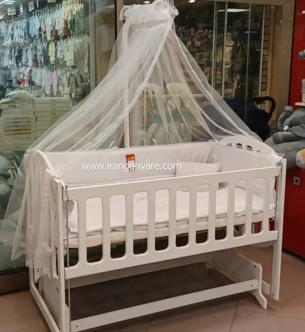 تخت و گهواره کنار مادر ام دی اف