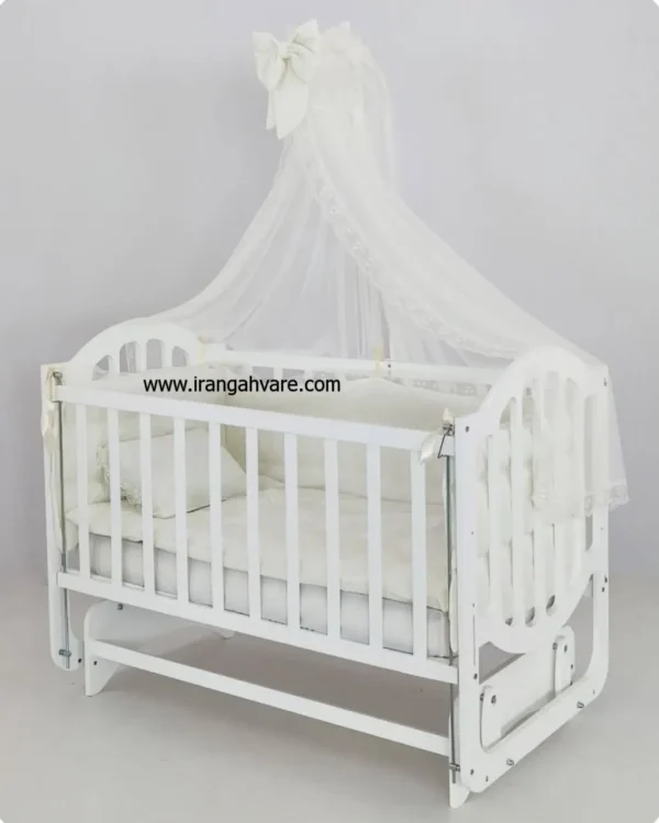تخت و گهواره کنار مادر ام دی اف